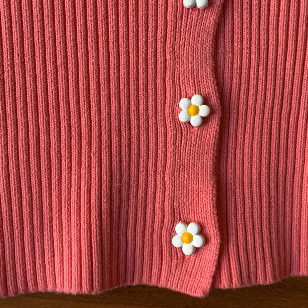 Bubblegum Pink Cropped Daisy Button Sweater Size Medium - Picture 3 of 4